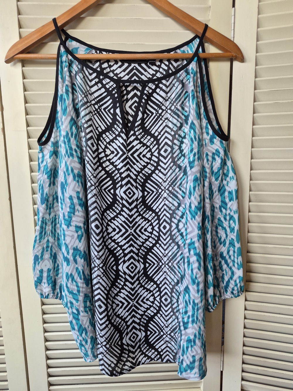 Apt. 9 Black & Teal Cold-Shoulder Top Size Medium